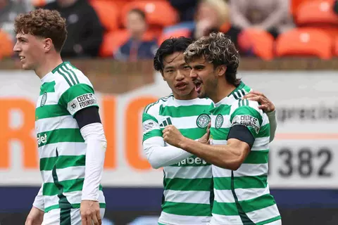 عادل غريمه التقليدي.. سلتيك يتوج بلقب الدوري الاسكتلندي للمرة 55 في تاريخه